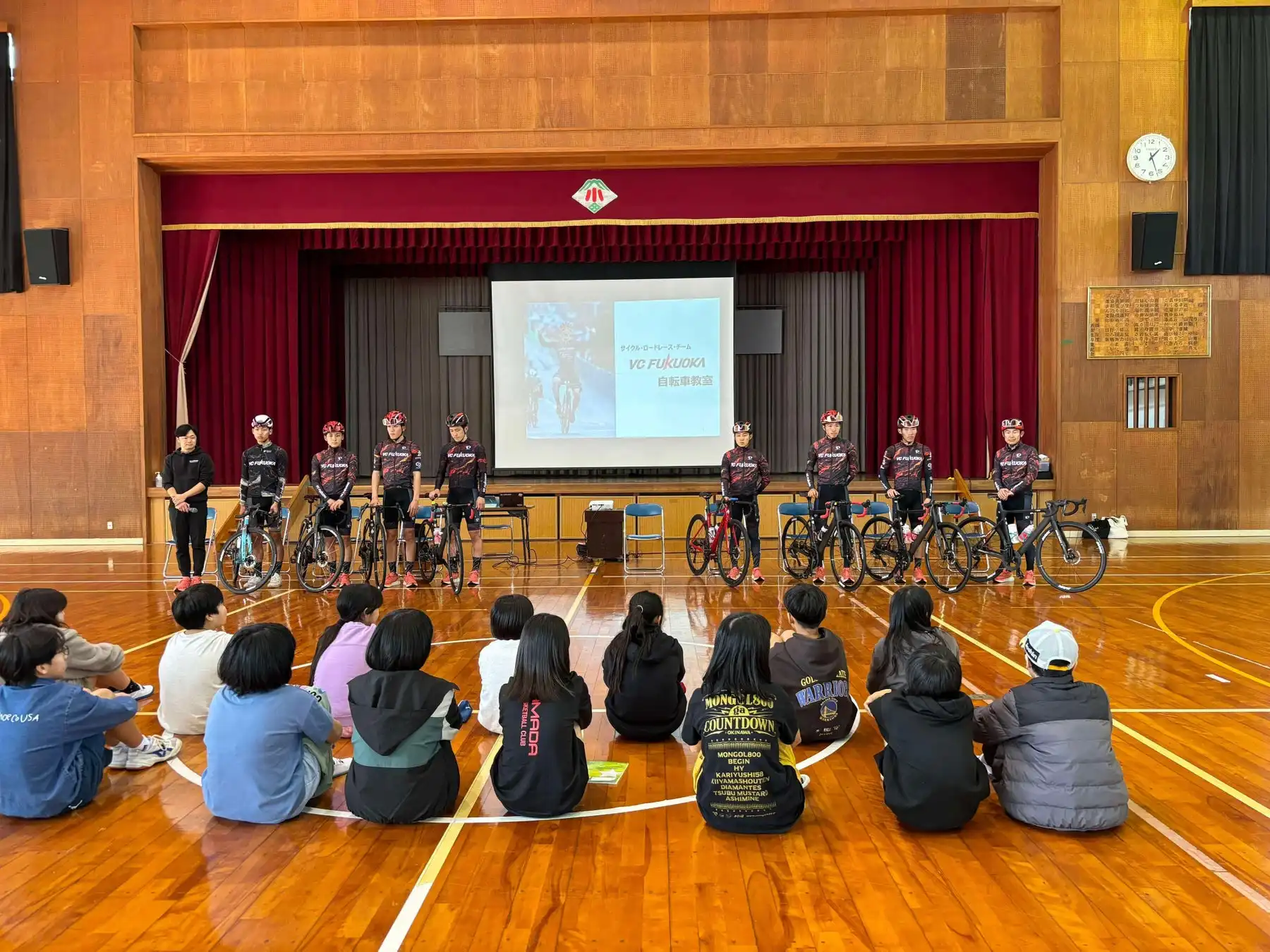 VC FUKUOKAが沖縄の小学校でサイクルスポーツ教室を開催、地域交流と競技普及に向けた取り組みを本格化