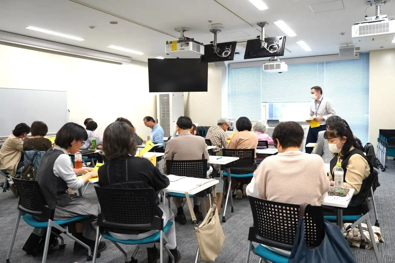 叡啓大学が社会人向け英会話講座を開催、日本の伝統文化を英語で説明する実践的な学びを提供