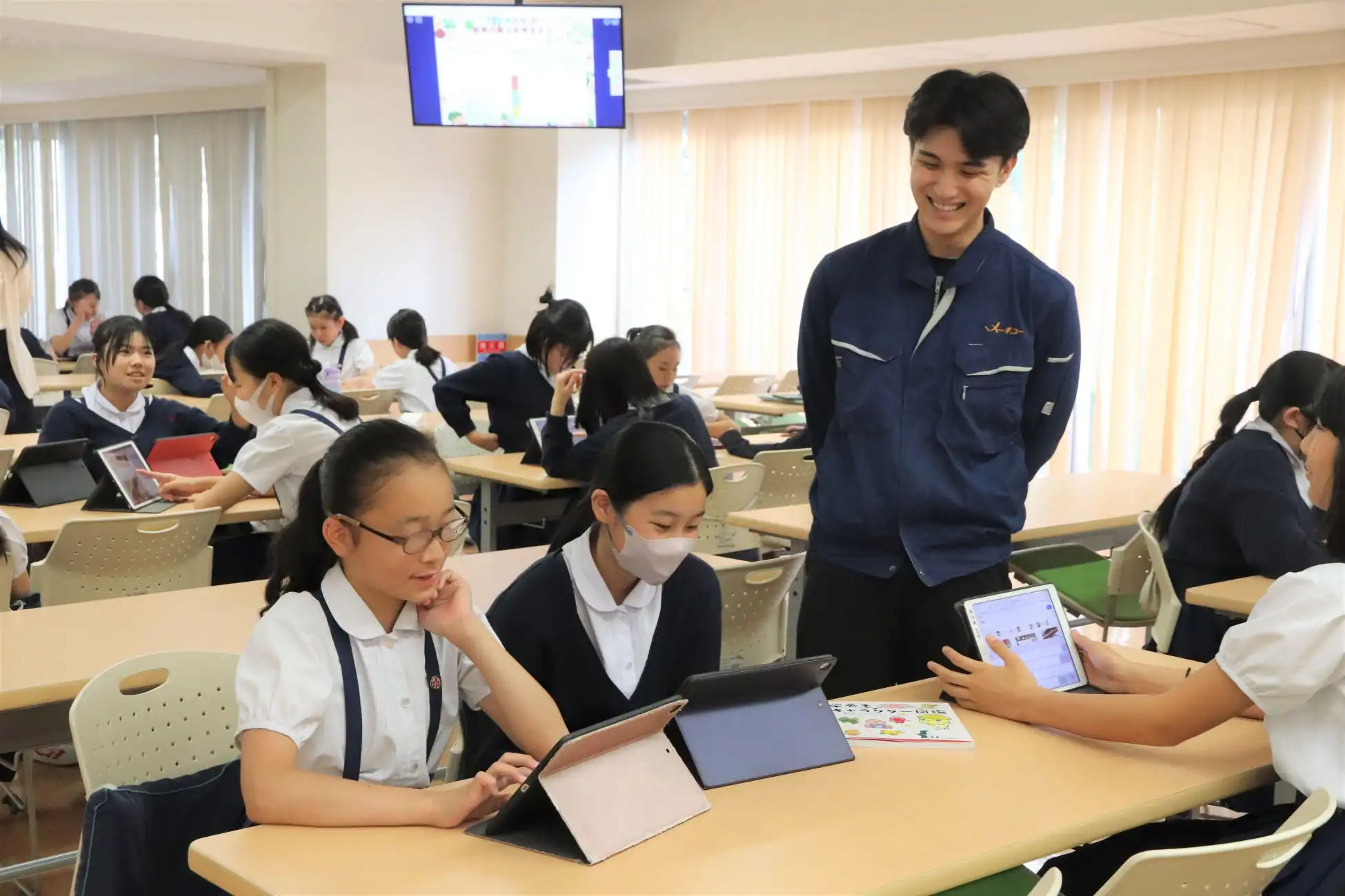 メーキューが椙山女学園大学附属小学校で児童考案の世界の料理をテーマにした給食メニューを提供、食育を通じた課題解決力の育成に貢献